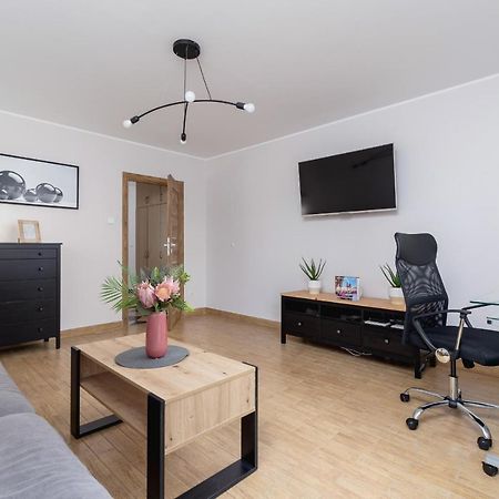 Pleasant Apartment With Terrace Cracow By Noclegi Renters Cracovia Esterno foto