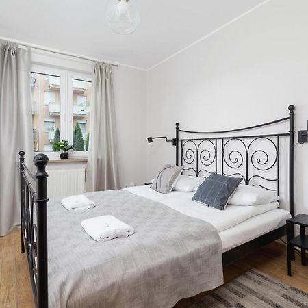 Pleasant Apartment With Terrace Cracow By Noclegi Renters Cracovia Esterno foto