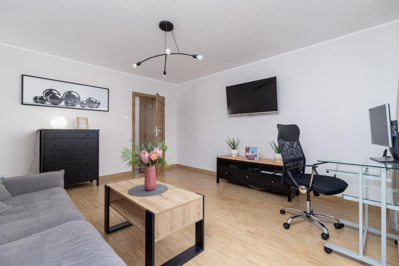 Pleasant Apartment With Terrace Cracow By Noclegi Renters Cracovia Esterno foto