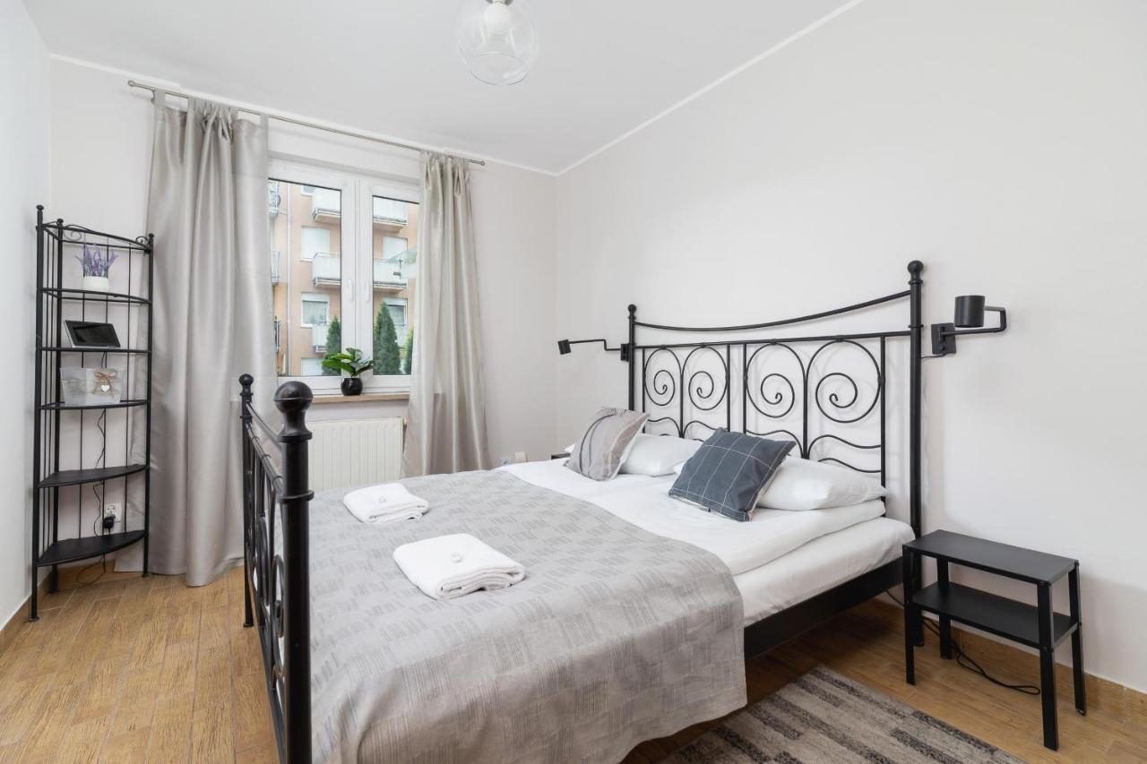Pleasant Apartment With Terrace Cracow By Noclegi Renters Cracovia Esterno foto