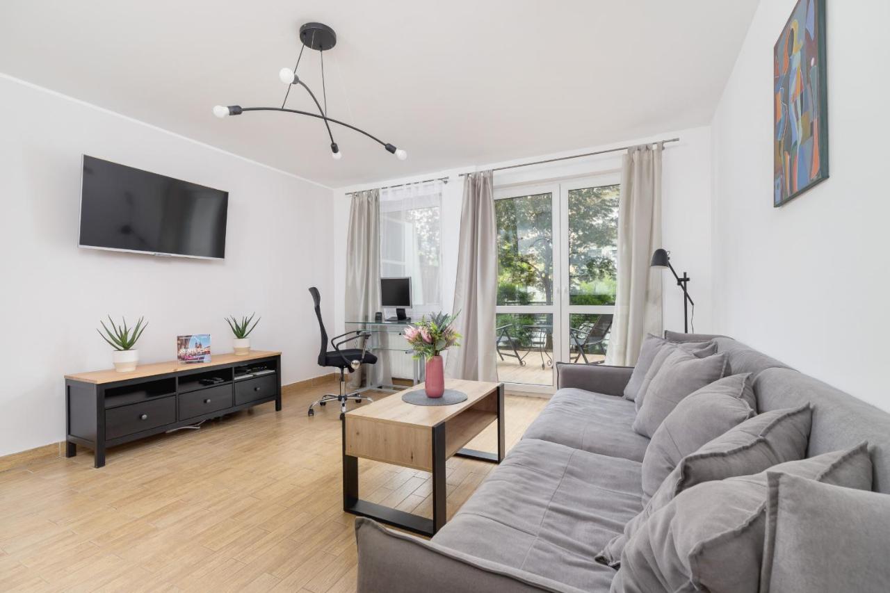 Pleasant Apartment With Terrace Cracow By Noclegi Renters Cracovia Esterno foto