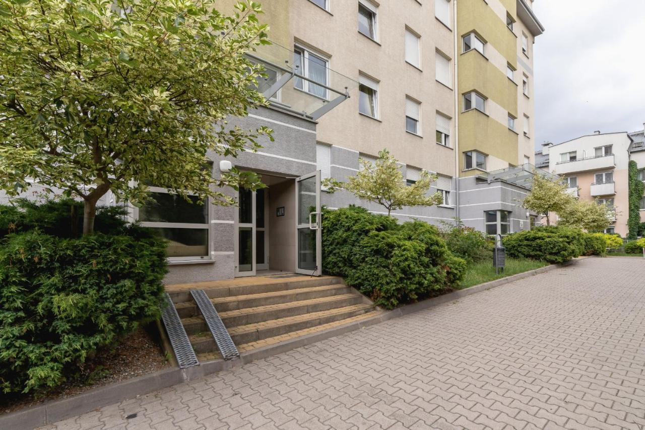 Pleasant Apartment With Terrace Cracow By Noclegi Renters Cracovia Esterno foto